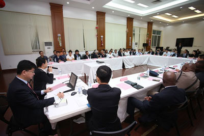 筑牢海外安全防線——駐牙買加使館舉辦領(lǐng)事保護(hù)四方聯(lián)席會議并開展經(jīng)濟(jì)貿(mào)易咨詢服務(wù)